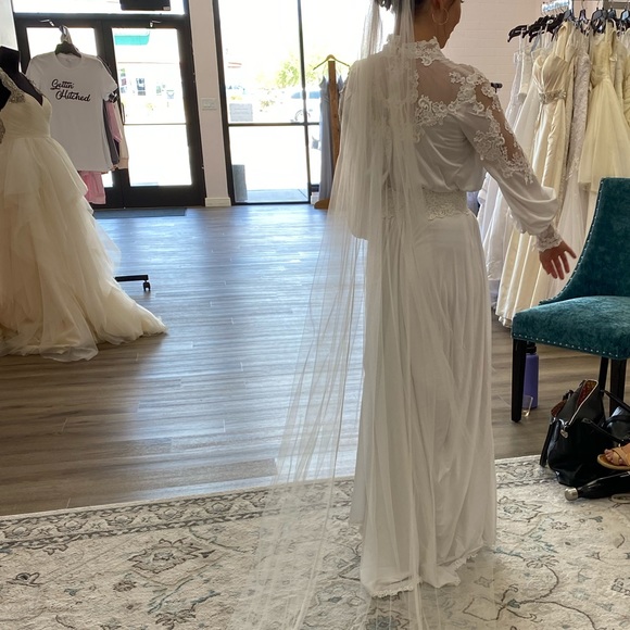 Vintage Wedding Dress - Picture 3 of 6